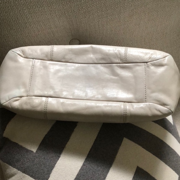 🎉 Coach Zoe East West Studded Ivory Shoulder Bag - Picture 8 of 8